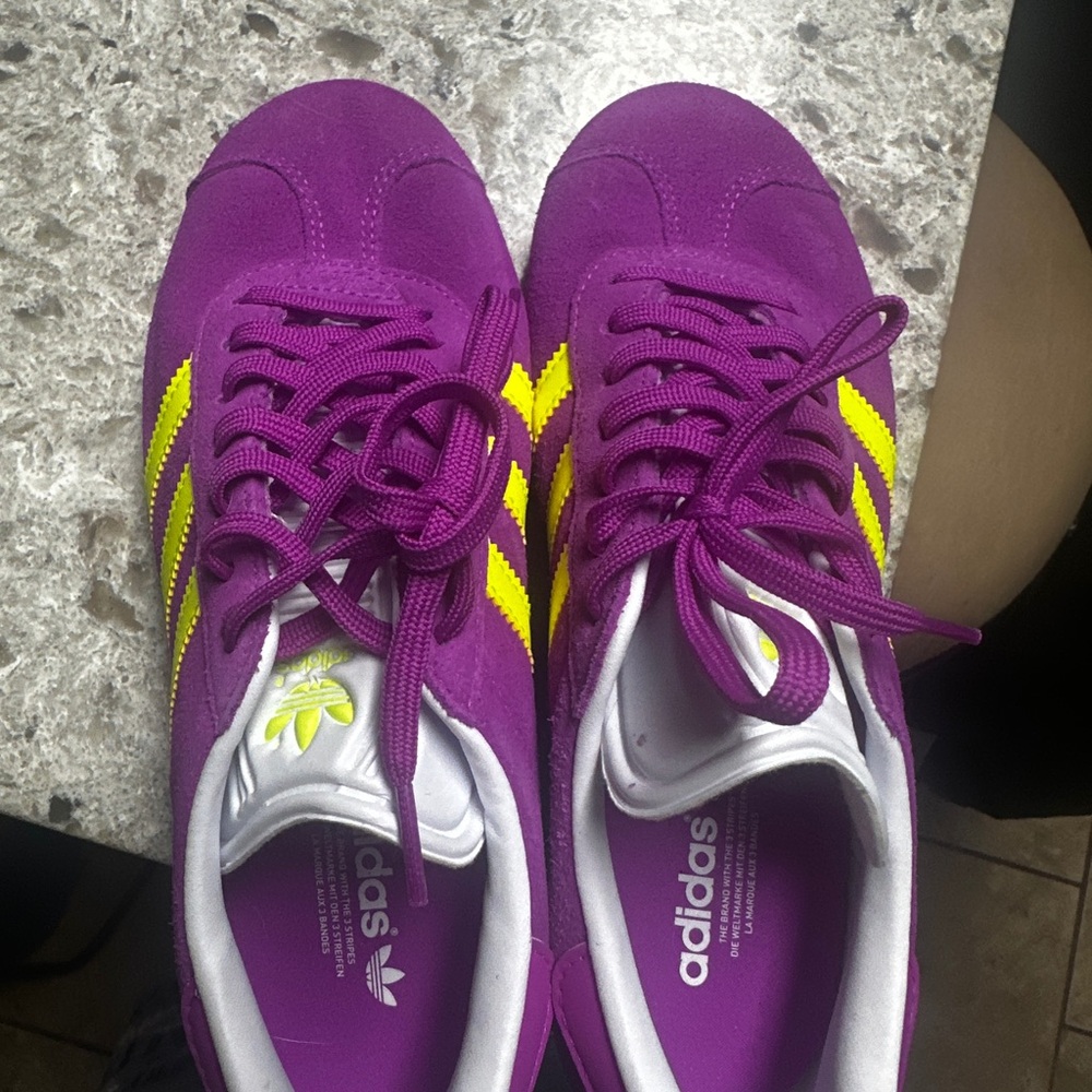 Never worn adidas gazelles